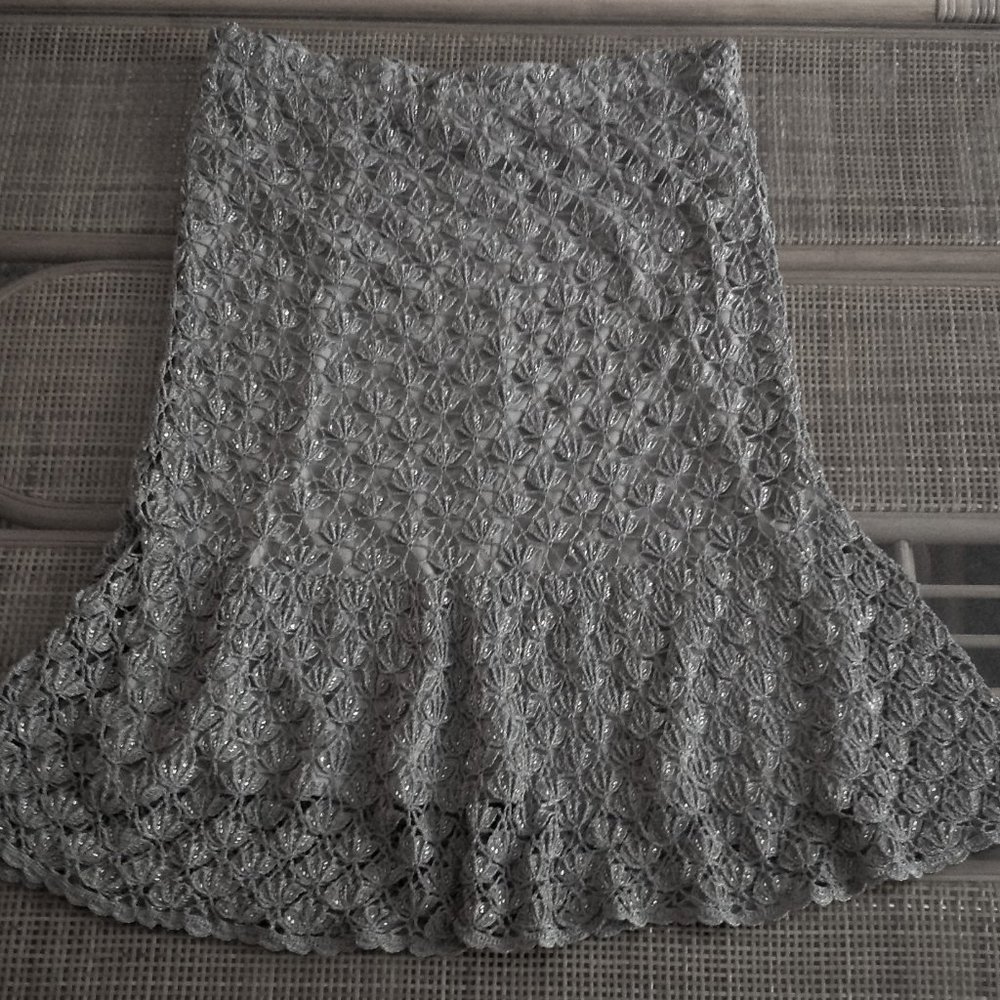 GORGEOUS CARMEN MARC VALVO LACE SKIRT, LIKE NEW